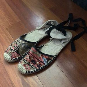 Soludos tie up slides